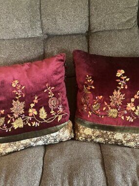 Pair‎ of Matching Borgata Velour Throw Pillows 15" Embroidered and Beaded